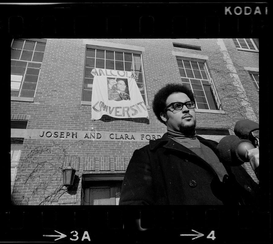 Randall Bailey outside of Ford Hall talking to press during Brandeis University sit-in