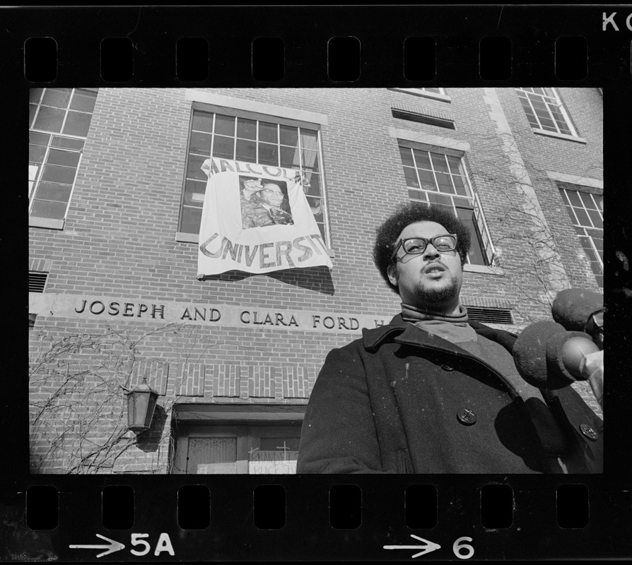 Randall Bailey outside of Ford Hall talking to press during Brandeis University sit-in