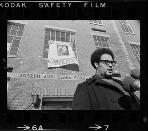 Randall Bailey outside of Ford Hall talking to press during Brandeis University sit-in