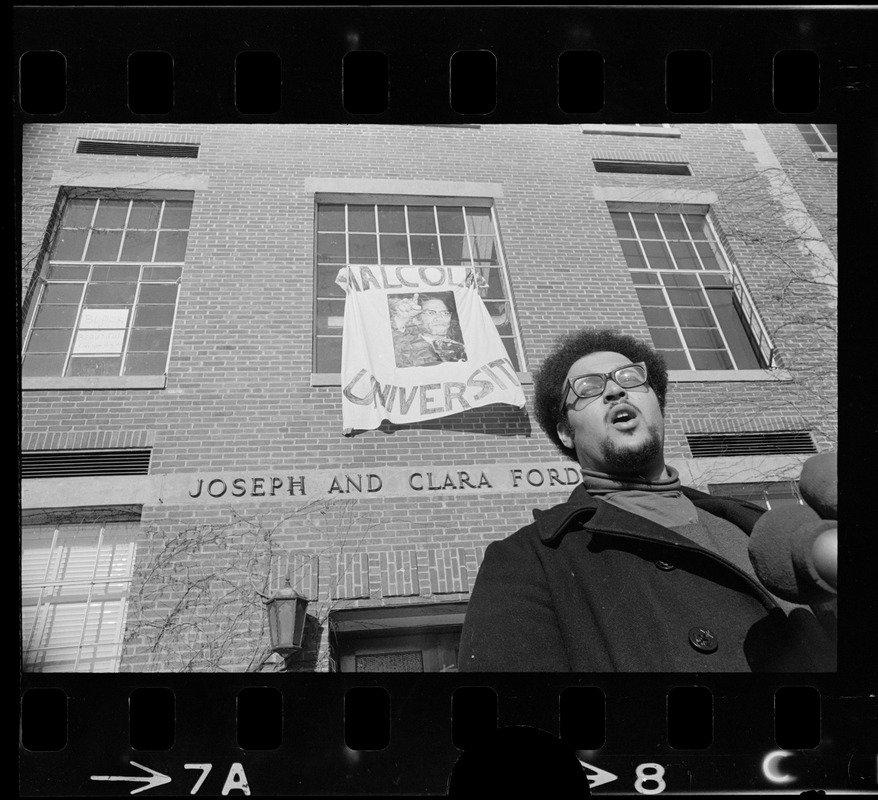 Randall Bailey outside of Ford Hall talking to press during Brandeis University sit-in