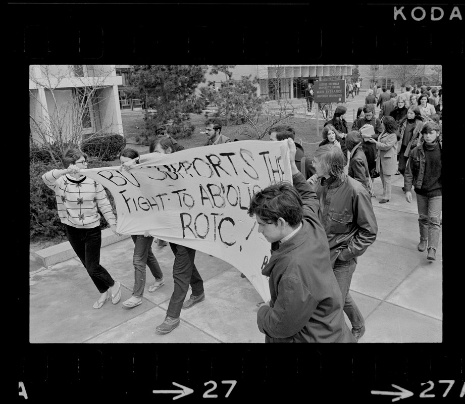 Students holding sign reading "BU supports the right to abolish the ROTC"