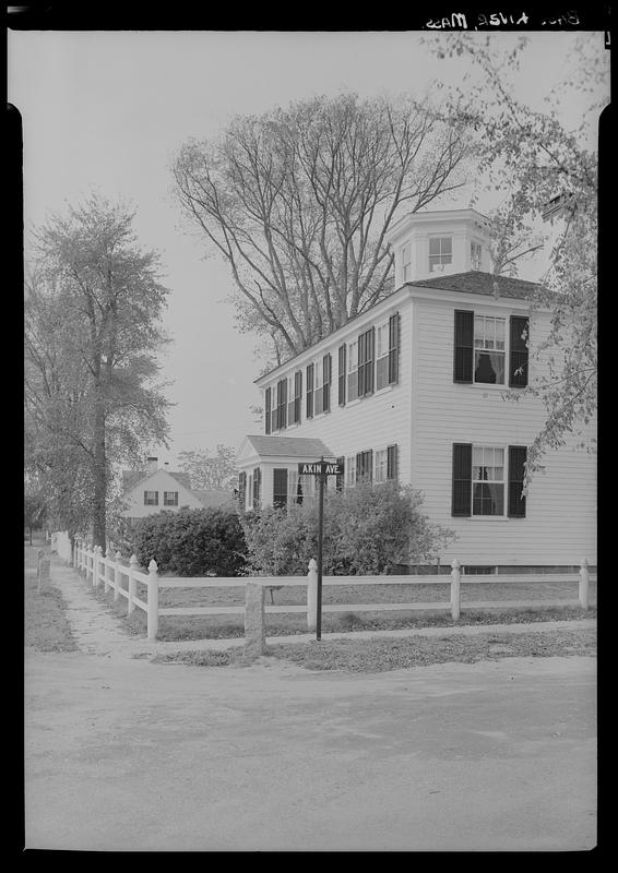 Akin Avenue, Bass River