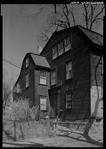 Corner of Washington and Pleasant Street