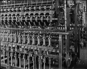 Spinning frame, (dry) front view from driven end