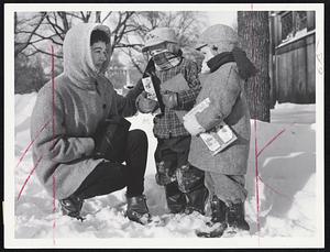 Bundled Way Up were these three on Boston Common yesterday. From left are Mrs. Frances Barron, 24, David Goose, 4, and Kenneth Barron, 4, all of Brighton. Ski clothes were in style.