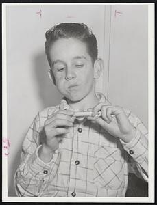 Bubble-Gum Champ Jimmy Hatcher, 12, of Farnum street, Quincy, gives blow-by-blow lessons on blowing bubbles. Left to right, Jimmy shows how to prepare ammunition, how to insert properly in mouth, proper preparation to insure flexibility of gum. At far right, the Champ exhales deeply, getting pressure for what's to follow. Photos at right show the finished product.