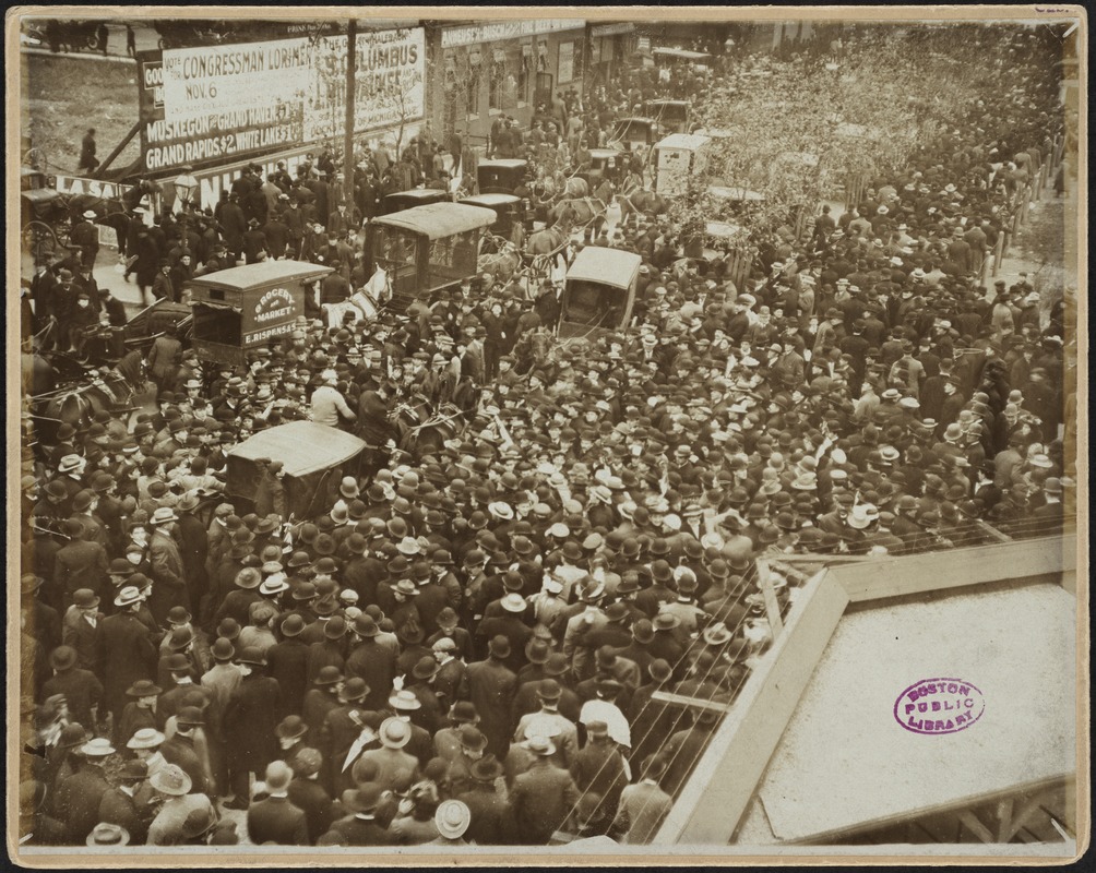 Crowd outside South Side Park, 1906 World Series