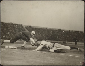 Pick-off attempt at first, 1906 World Series