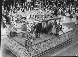 Rose float with net canopy