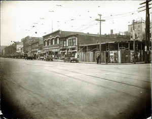 Essex St., north side at Newbury St.; I. Elan's Shoes; The Rocket Store; O'Brien Bldg.; Abraham's