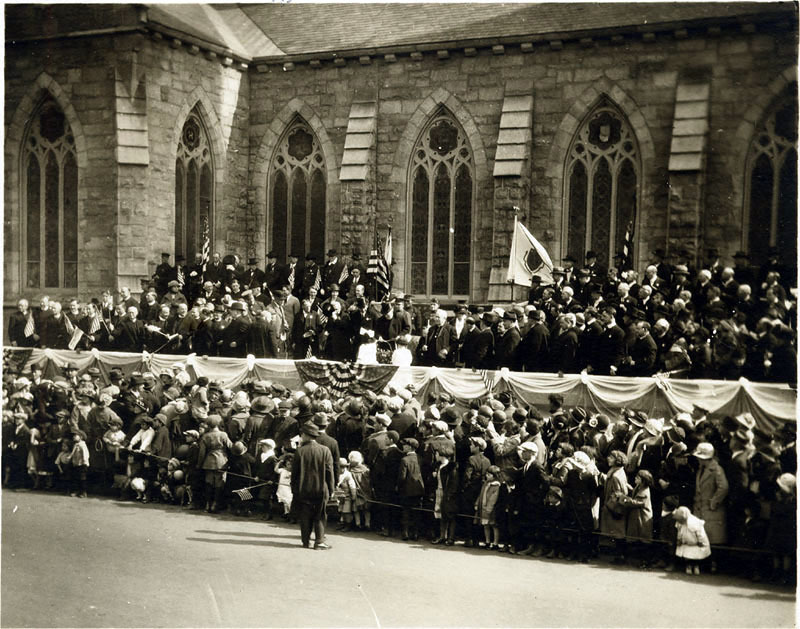 Reviewing stand