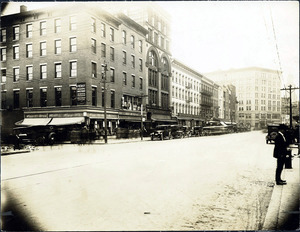 Essex St. north side from Amesbury St.; Bay State Bldg.; I.W. Daly Confectioners; Henry P. Doe Co.; Bay State Bldg.; Kresge; Foster Lunch; Gleason Bldg.