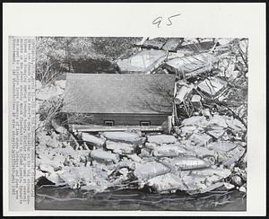 Ice by the Ton--Huge chunks of Mississippi River ice crunch in on this river's edge building as the big stream continued its damaging spring breakup today. Similar ice jammed at several points in the river causing quick fluctuations in flood levels. Dynamite was used to dislodge large tonnages of ice where bridges and dams were threatened.