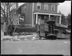 Fire engine accident - Everett St.