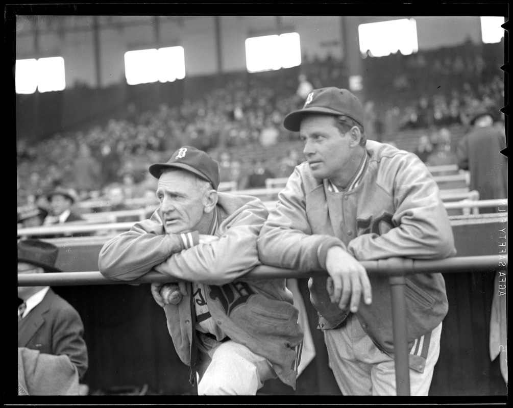 Casey Stengel, Bees manager, with pitcher Wes Ferrell