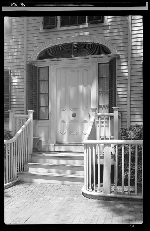 Macy House doorway (exterior), Nantucket Digital Commonwealth