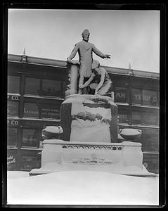 Lincoln statue: snow-covered - Park Square