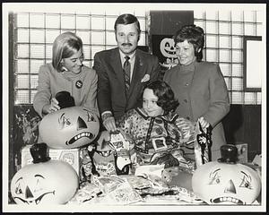 Kidney Foundation Officials at their Kenmore Sq., headquarters yesterday look over candy which they will deliver to hospitals for Halloween. From left, Fordie Sargent, the Governor’s niece; Herb Abramson, President of Kidney Foundation, and Mrs. Edward Brooke. Seated is Linda Feinerman, 10, the youngest life member of the Kidney Foundation.