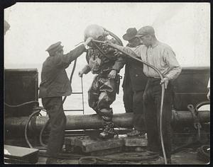 A diver preparing to descend