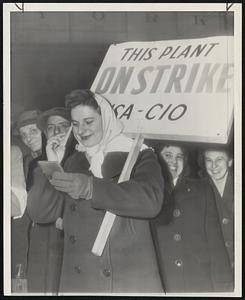 Picket Takes Time Out to powder her face. She is Kathleen Cacich, one of striking employs of Carnegie-Illinois Steel Works in Gary, Ind.