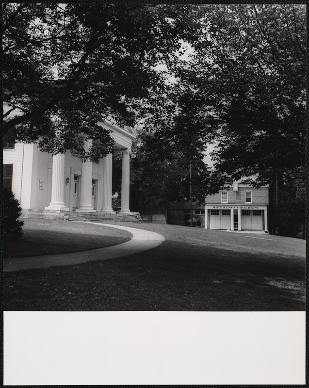 Conn. Watertown - 1st Congregational Church with pillars