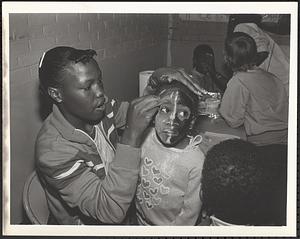 LaToya at the face paint station