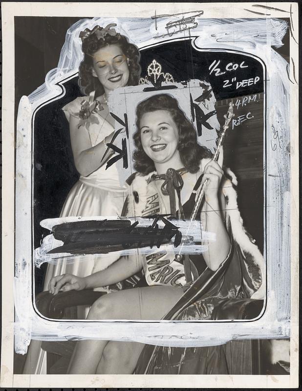 "Miss America 1939" crowns "Miss America 1930"