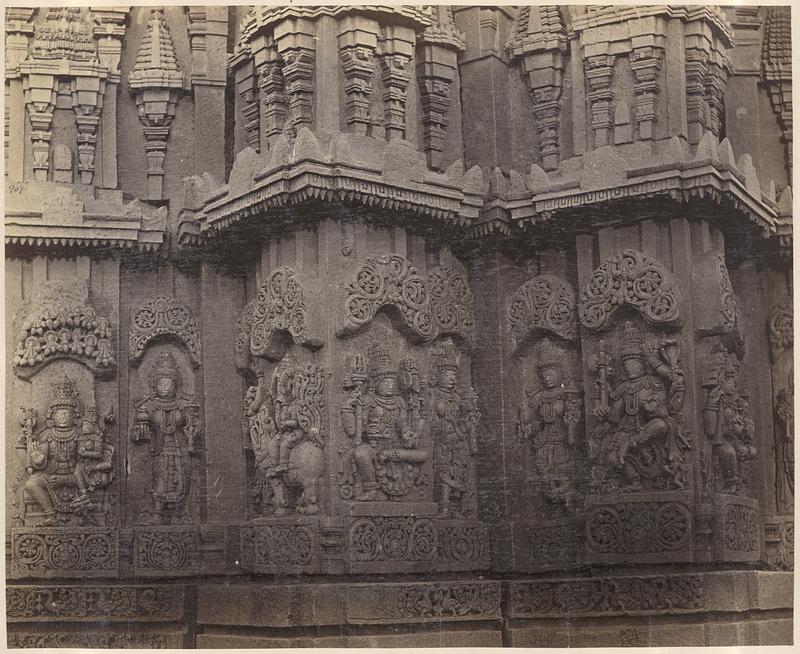 Close view of wall carvings, Chennakesava Temple, Somanathapura, India ...