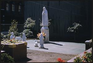 Statues, St. Leonard's