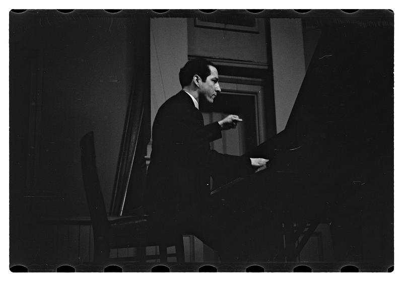 Jesús María Sanromá playing piano
