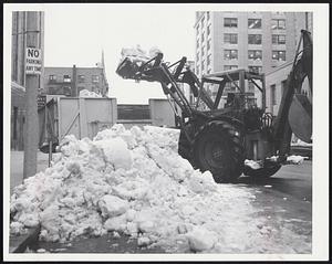 New Method for removing snow is demonstrated on Berkeley Street. City workers concentrate first on the piling of snow into huge pyramids. Snow loaders can then work without fighting parked cars.