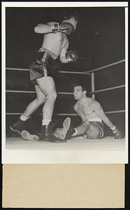 A Bad Start But Ray Got Up To Win San Francisco. Up and coming Ray Lunny, promising lightweight, found himself on the canvas in the first round of his fight with Charley Varre of New York, but the San Francisco pride got up to more than make up for it to take eight of the ten rounds by neat margins to win.