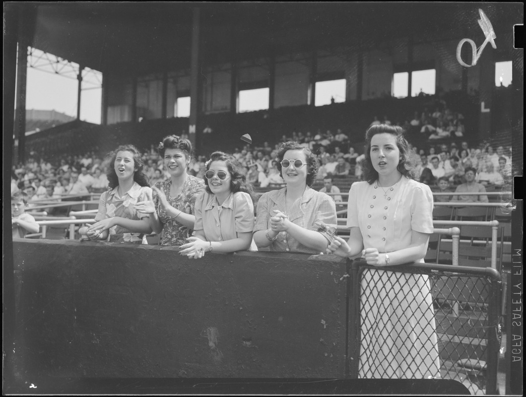 Ladies in the stands, Braves Field