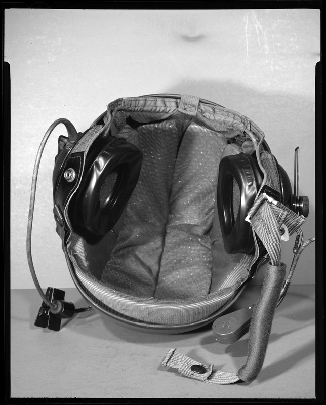 CEMEL, body armor, helmet, DH 132, inside view