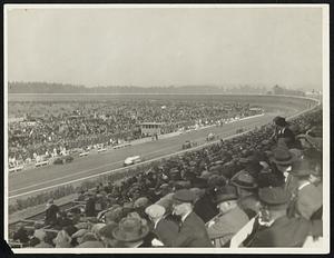 New World Record Established as Murphy Wins at Los Angeles. This picture shows a general view of the Los Angeles Speedway race in which Jimmy Murphy, winner, established a new world record of 115.8 miles per hour average speed when he won the 250 mile race in 2 hours, 9 minutes, 43 6/10 seconds.