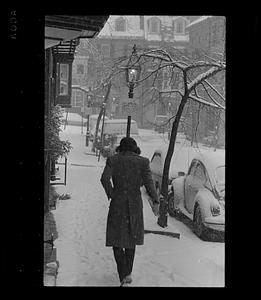 Pedestrian braves the Blizzard of 1978, Beacon Hill