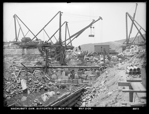 Wachusett Dam, supported 20-inch pipe, Clinton, Mass., May 2, 1902