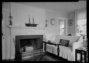 Thomas Sanders House, fireplace - sofa, Salem, MA, interior