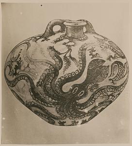 Minoan vase with octopus motif