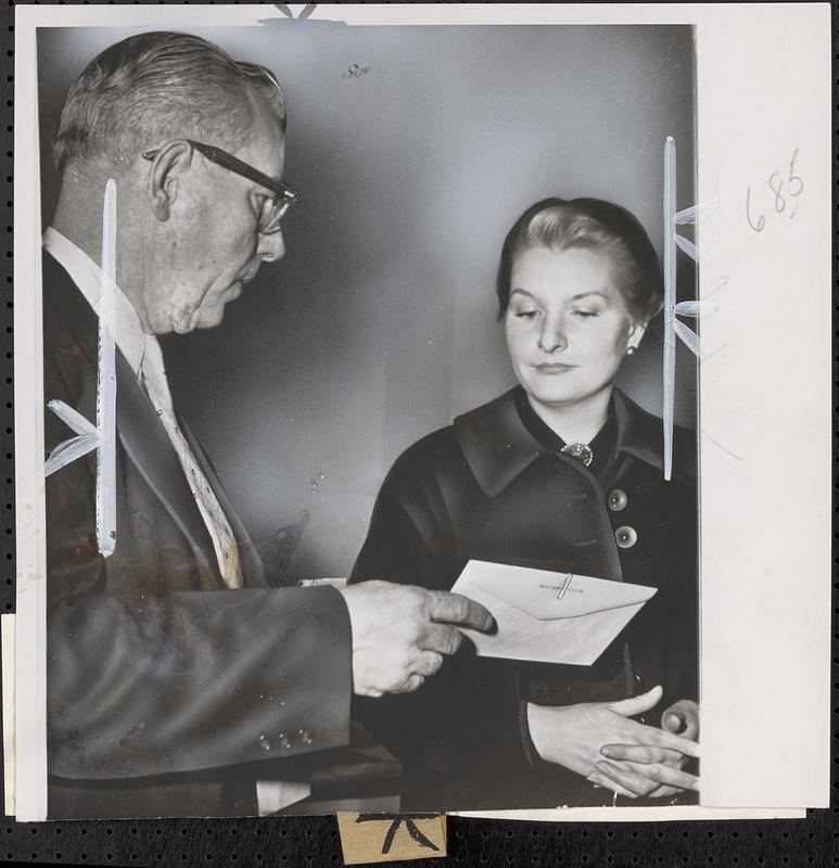Bank Santa to heroic woman teller