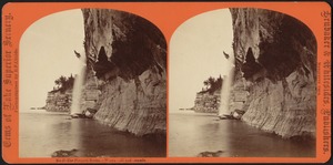 The pictures rocks. -Wreck cliff and cascade.