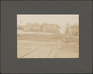 At the gates, Washington St. Crossing, Newburyport, Mass., looking south, c. 1910