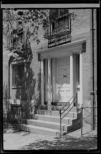 Chestnut Street doorway (exterior), Boston