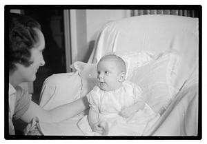 Collier Mrs. & 2 children