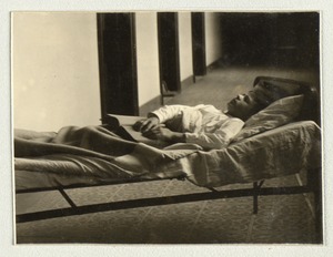 Blinder, im Bette lesend: A blind boy, reading in bed