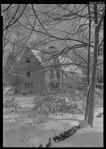 Claflin Richards House, snow