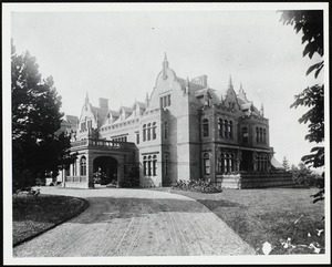 Ventfort Hall: drive & front entrance