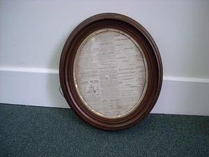 Oval frame gilt insert