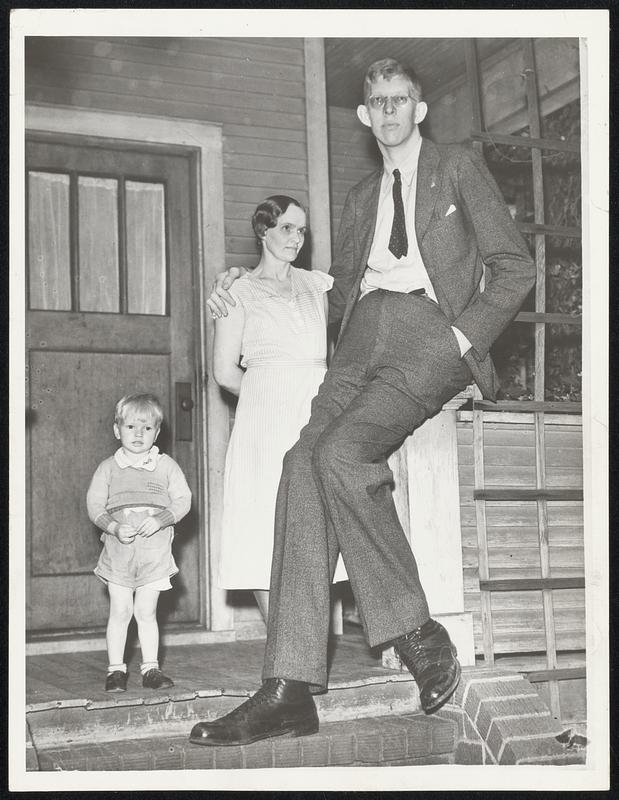 Mother’s Big Boy -- Robert Wadlow of Alton, Ill., was 17 years old Feb ...