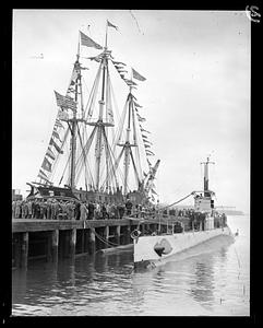 USS Constitution and sub O-7 in Navy Yard